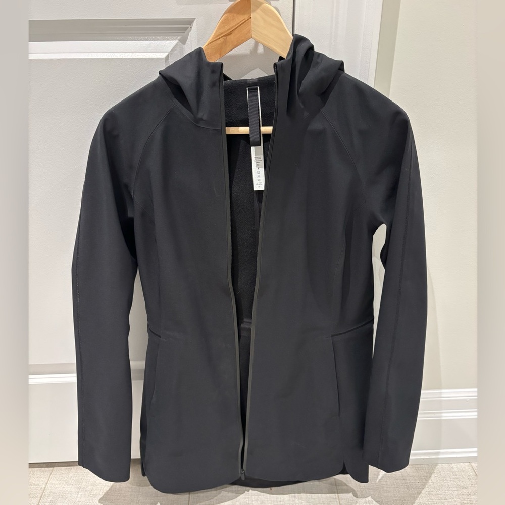 Lululemon rain jacket (Glyde Along Softshell)